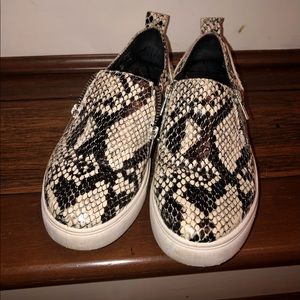 Steve Madden gills size 7